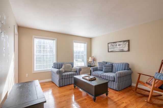 43 Lampton Drive, Derry, NH 03308