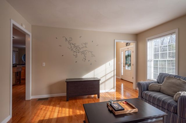 43 Lampton Drive, Derry, NH 03308