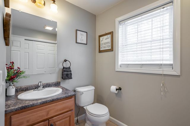 43 Lampton Drive, Derry, NH 03308