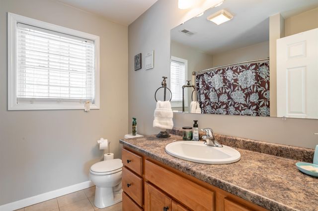 43 Lampton Drive, Derry, NH 03308