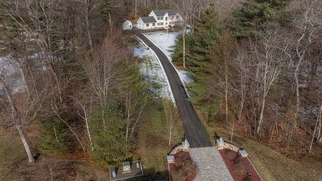 43 Lampton Drive, Derry, NH 03308