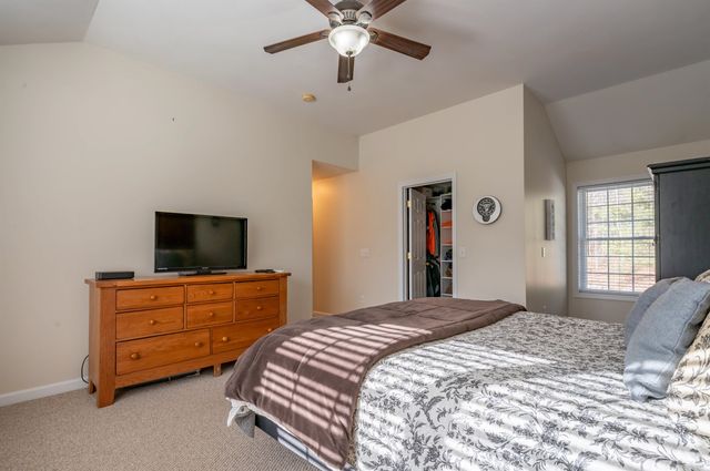 43 Lampton Drive, Derry, NH 03308