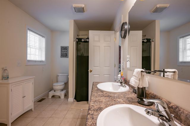 43 Lampton Drive, Derry, NH 03308