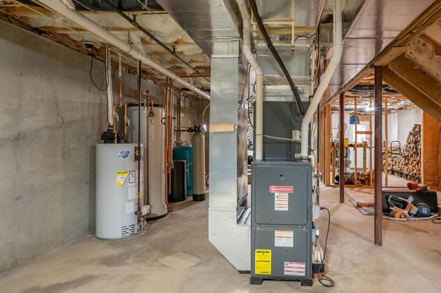 43 Lampton Drive, Derry, NH 03308