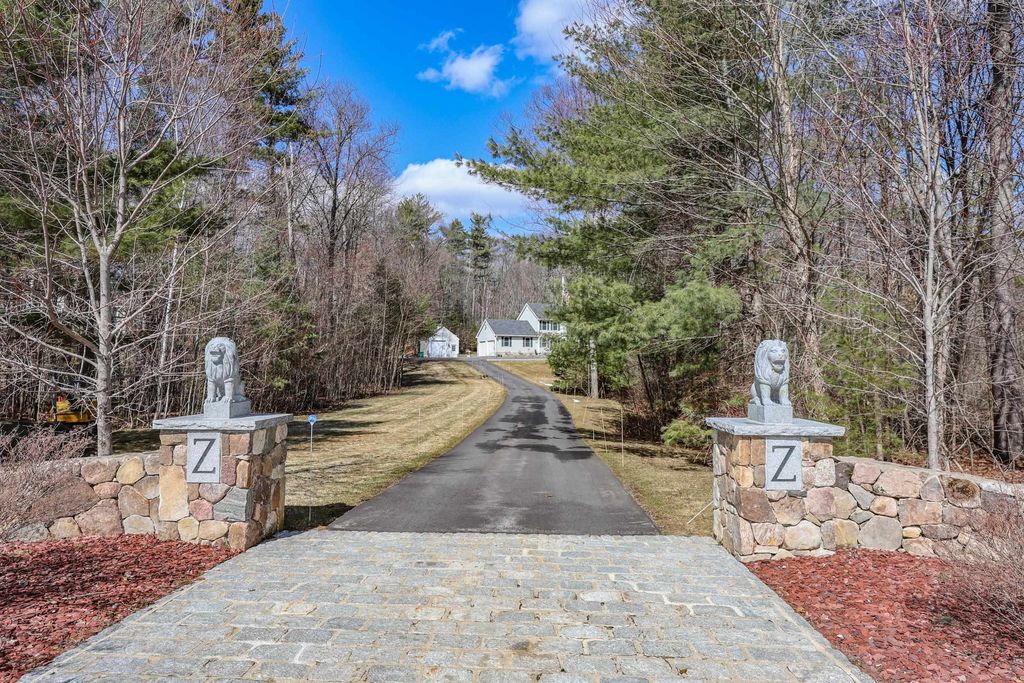 43 Lampton Drive, Derry, NH 03308