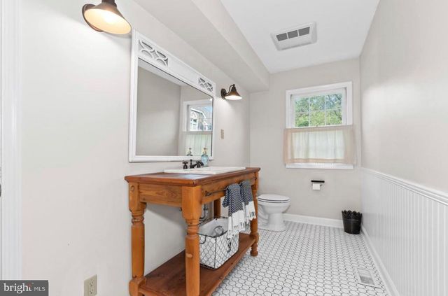 6 W SHORE CT, Landenberg, PA 19350