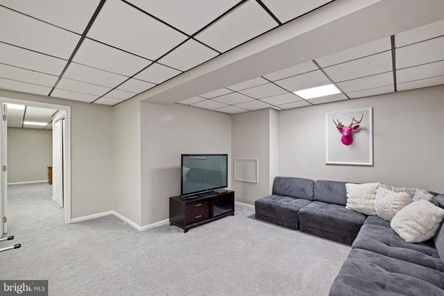 6 W SHORE CT, Landenberg, PA 19350