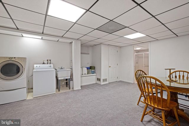6 W SHORE CT, Landenberg, PA 19350