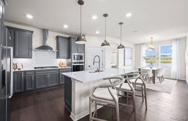 1604 Landings Lane, Milford Charter Township, MI 48381