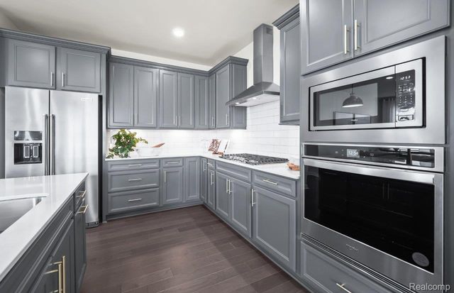 1604 Landings Lane, Milford Charter Township, MI 48381