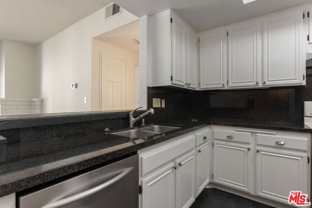 8180 Manitoba Street 304, Playa Del Rey (los Angeles), CA 90293
