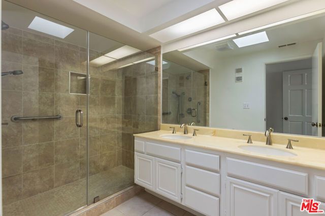 8180 Manitoba Street 304, Playa Del Rey (los Angeles), CA 90293