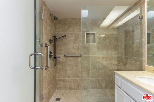 8180 Manitoba Street 304, Playa Del Rey (los Angeles), CA 90293