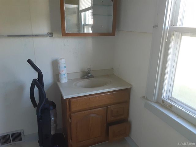 1700 Florence Street, Ironwood, MI 49938