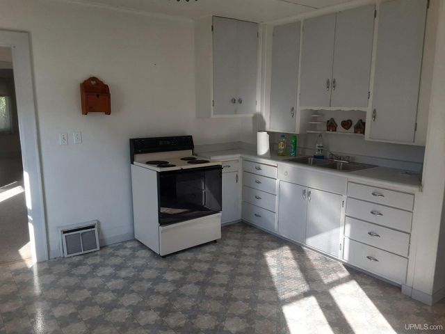 1700 Florence Street, Ironwood, MI 49938