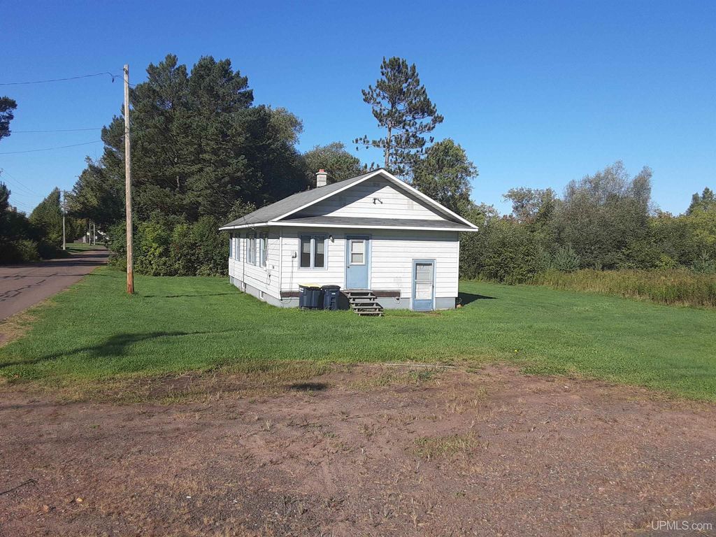 1700 Florence Street, Ironwood, MI 49938