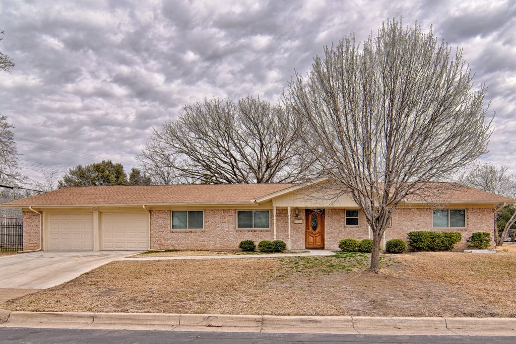 7233 Overhill Road, Fort Worth, TX 76116