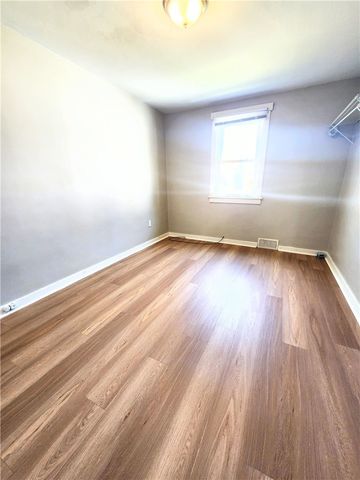 347 E 13th Ave 3, Homestead, PA 15120