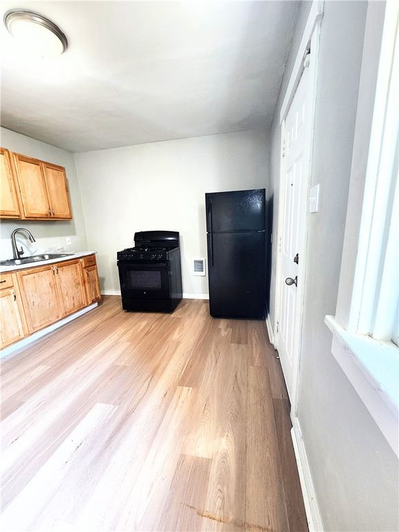 347 E 13th Ave 3, Homestead, PA 15120
