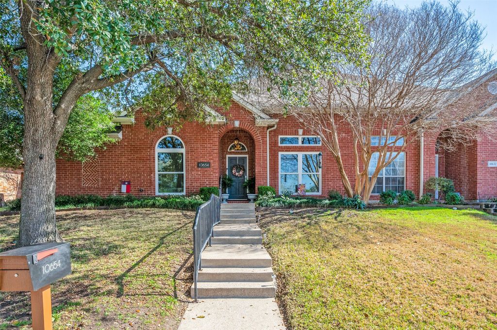 10654 Pagewood Drive, Dallas, TX 75230
