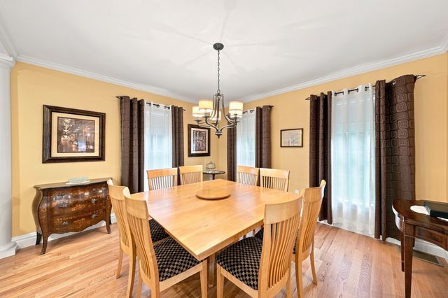 5 Dell Ave, Wakefield, MA 01880