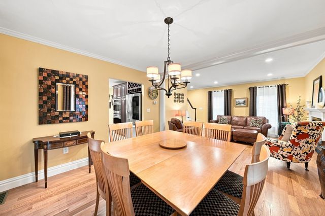 5 Dell Ave, Wakefield, MA 01880