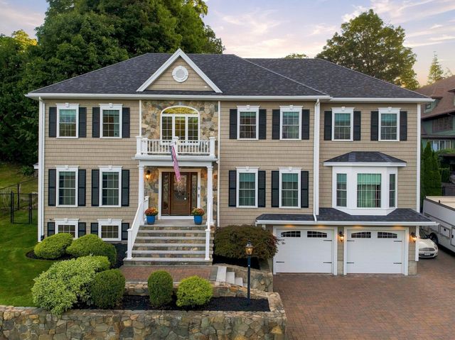 5 Dell Ave, Wakefield, MA 01880