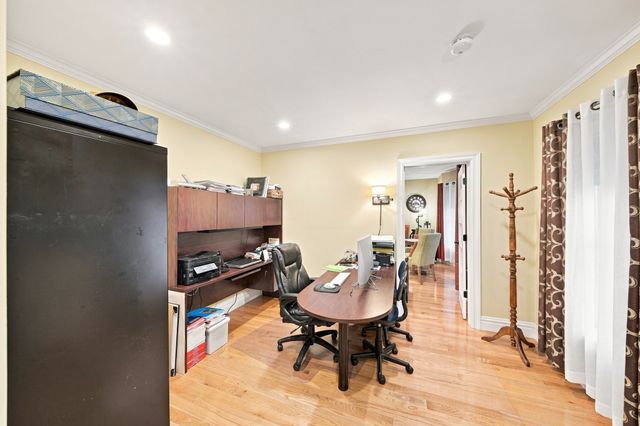 5 Dell Ave, Wakefield, MA 01880