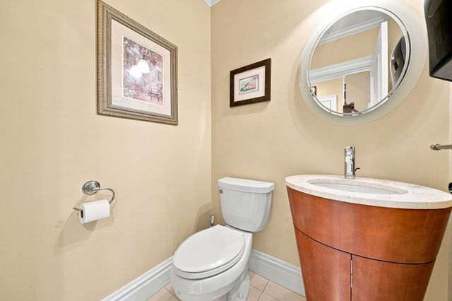 5 Dell Ave, Wakefield, MA 01880