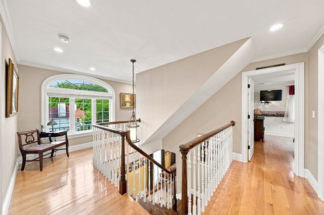 5 Dell Ave, Wakefield, MA 01880