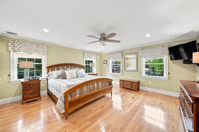 5 Dell Ave, Wakefield, MA 01880