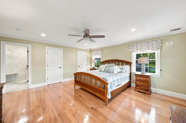 5 Dell Ave, Wakefield, MA 01880