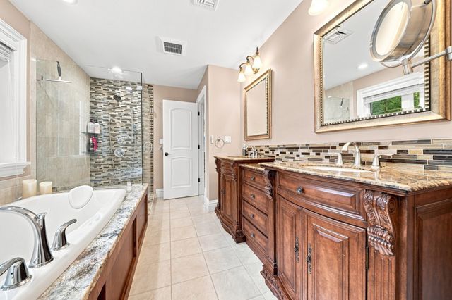 5 Dell Ave, Wakefield, MA 01880