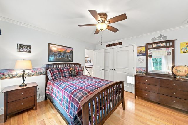 5 Dell Ave, Wakefield, MA 01880