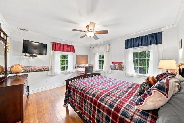 5 Dell Ave, Wakefield, MA 01880