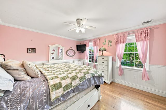 5 Dell Ave, Wakefield, MA 01880