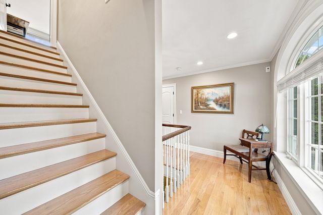 5 Dell Ave, Wakefield, MA 01880