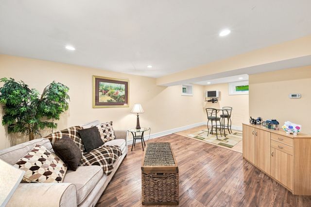 5 Dell Ave, Wakefield, MA 01880