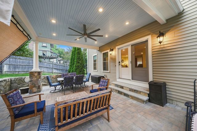 5 Dell Ave, Wakefield, MA 01880