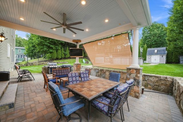 5 Dell Ave, Wakefield, MA 01880