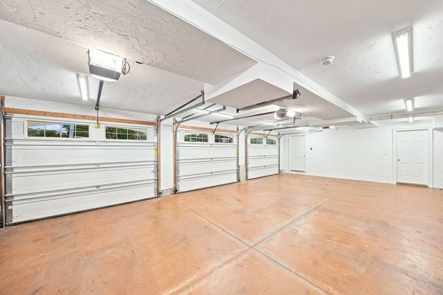 5 Dell Ave, Wakefield, MA 01880