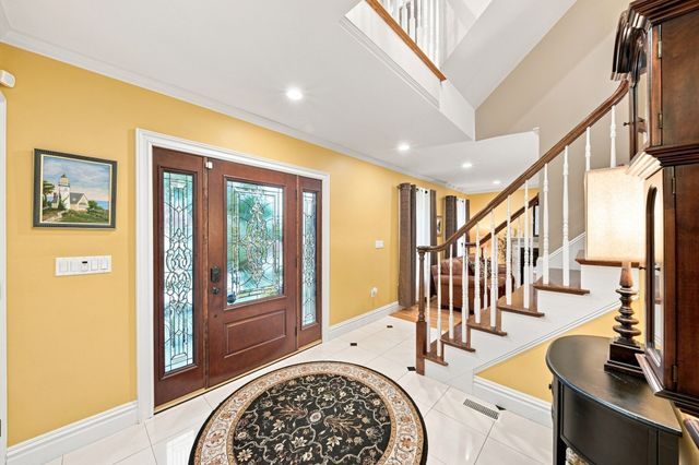 5 Dell Ave, Wakefield, MA 01880