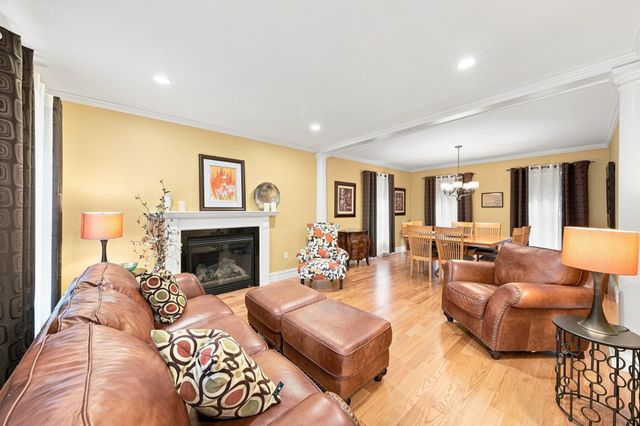 5 Dell Ave, Wakefield, MA 01880