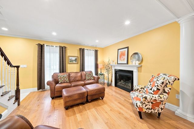 5 Dell Ave, Wakefield, MA 01880