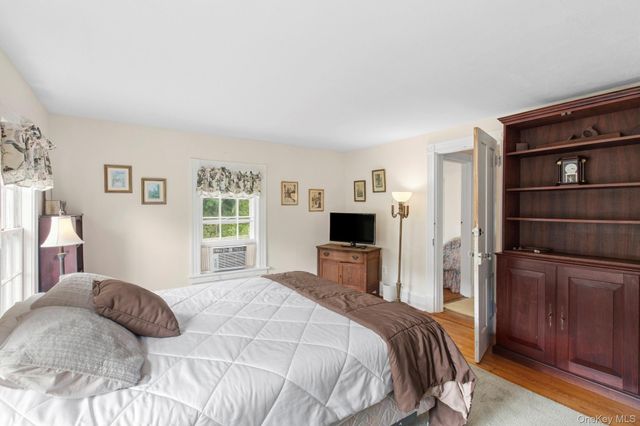 718 Montauk Highway, East Quogue, NY 11942