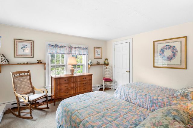 718 Montauk Highway, East Quogue, NY 11942