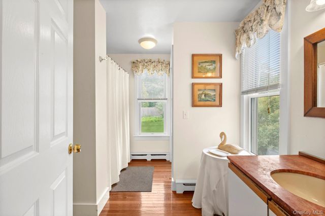 718 Montauk Highway, East Quogue, NY 11942