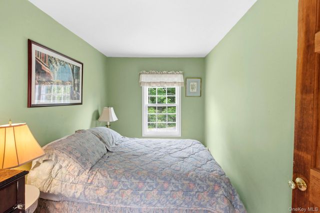 718 Montauk Highway, East Quogue, NY 11942