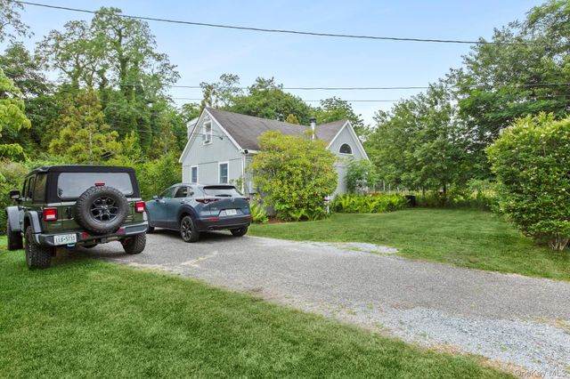 718 Montauk Highway, East Quogue, NY 11942