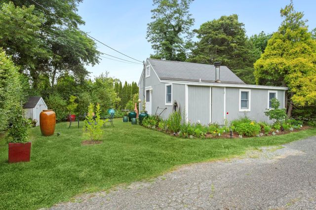 718 Montauk Highway, East Quogue, NY 11942